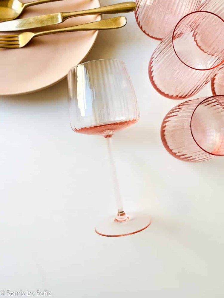 anna von lipa glas, anna von lipa vinglas, vinglas, vinglas, vinglas, munblåst glas, vinglas, bordsduk, Lyon vinglas,
