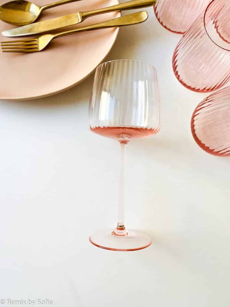 anna von lipa glas, anna von lipa vinglas, vinglas, vinglas, vinglas, munblåst glas, vinglas, bordsduk, Lyon vinglas,
