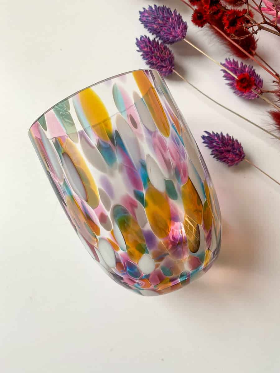 multicolor full, remix av sofie, munblåst glas, glas med opal fläckar, anna von lipa mix & match, swil glas, wawe glas, harlekin glas, tumlare, vattenglas, dricksglas, dricksglas, anna von lipa, multicolor, stänk, stor stänk, Anna von lipa mix & match, swil glas, wawe glas, harlekin glas, tumlare, vattenglas, dricksglas, dricksglas