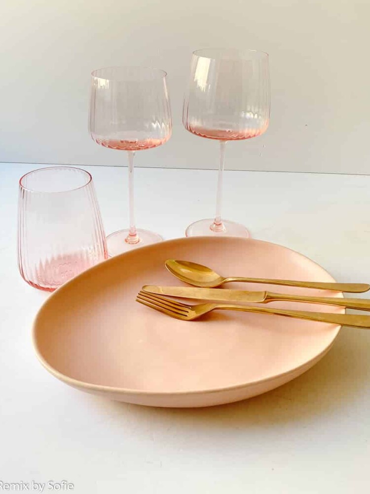 anna von lipa glas, anna von lipa vinglas, vinglas, vinglas, vinglas, munblåst glas, vinglas, bordsduk, Lyon vinglas,