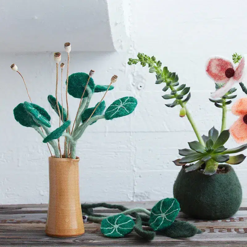 remix av sofie, aveva, filt, filtprydnader, påskprydnader, organisk ull, ny fanaand, ändlös blomma, filtblommor, filtblommor.