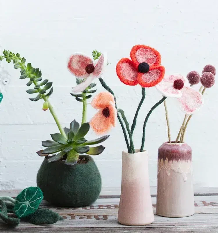 remix av sofie, aveva, filt, filtprydnader, påskprydnader, organisk ull, ny fanaand, ändlös blomma, filtblommor, filtblommor.