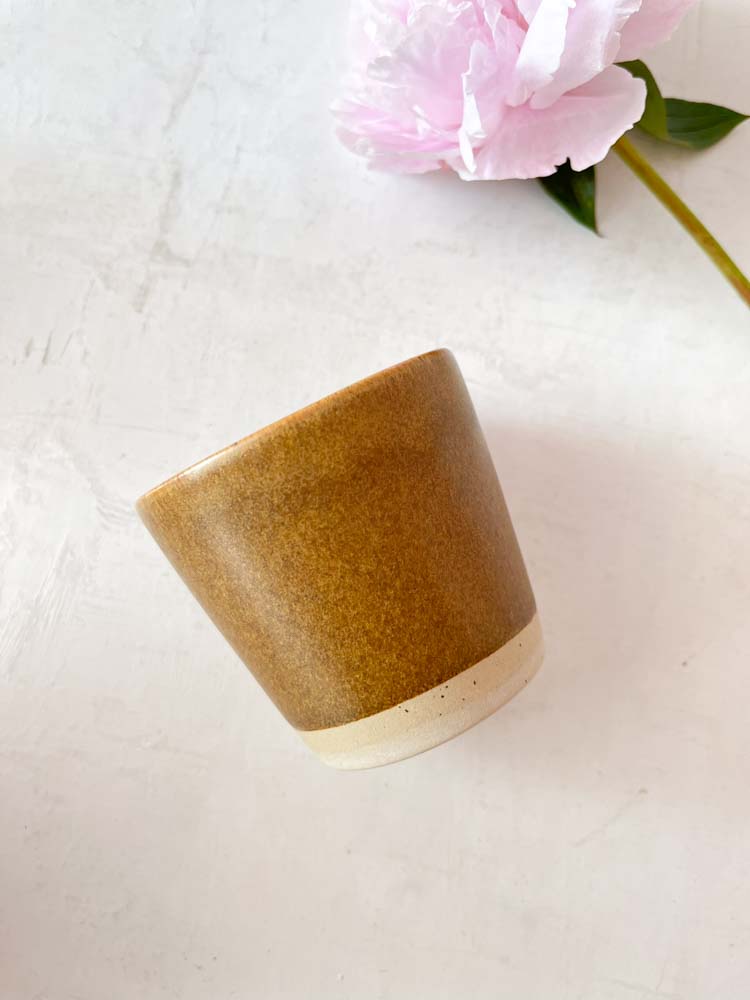keramisk kopp, keramiska koppar, keramisk mugg, kopp med handtag, kopp utan handtag, espresso kopp, cortado kopp, kopp, koppar, remix av sofie, bornholms keramiska fabrik,