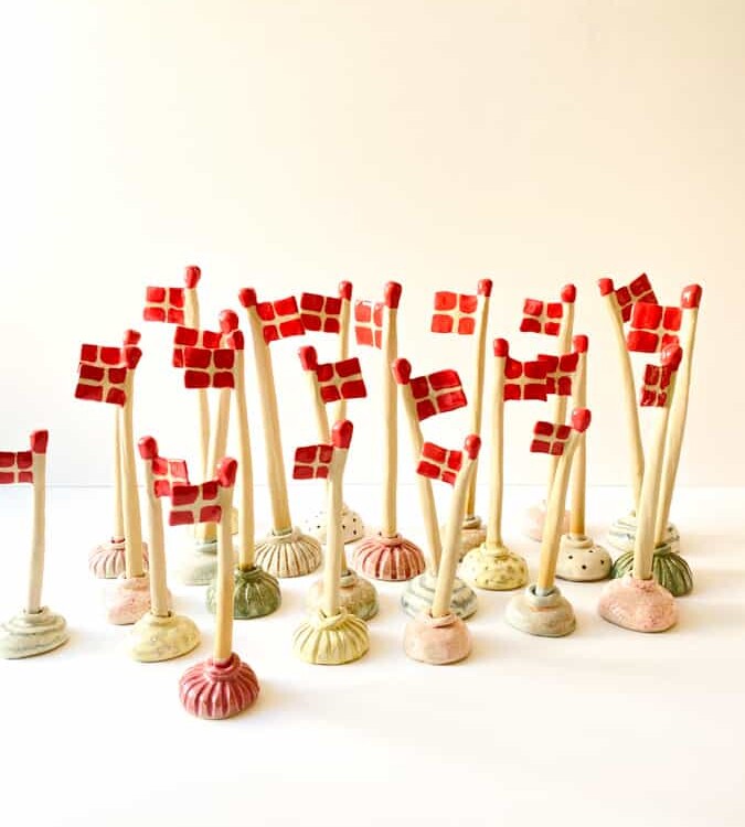 keramisk flagga, flagga i lera, födelsedag flagga, flagga mia lindbirk, remix av sofie