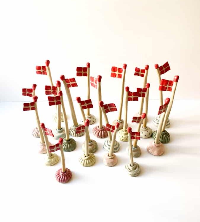 keramisk flagga, flagga i lera, födelsedag flagga, flagga mia lindbirk, remix av sofie