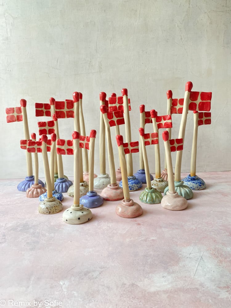keramisk flagga, flagga i lera, födelsedag flagga, flagga mia lindbirk, remix av sofie, vindblåst flagga, dansbrogsflagg