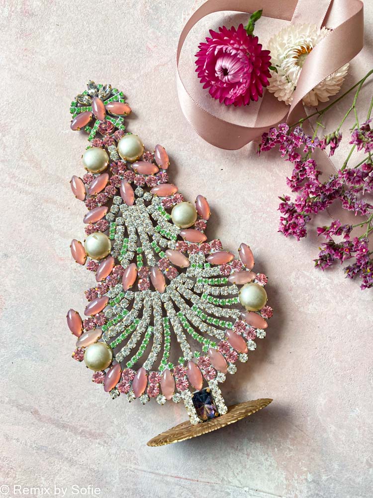Julgran i rhinestone, rhinestone julgran, rhinestone träd, julgran i rhinestone, vintage julgran, julgran i vintage sten, vintage rhinstone, julgranar i sten, juldekorationer, julgran rhinstones, julprydnad, tjeckiska julgran, remix av sofie, rhinstensjuletræ, juldekorationer, vintage jul, julgran från Tjeckien, tjeckisk jul