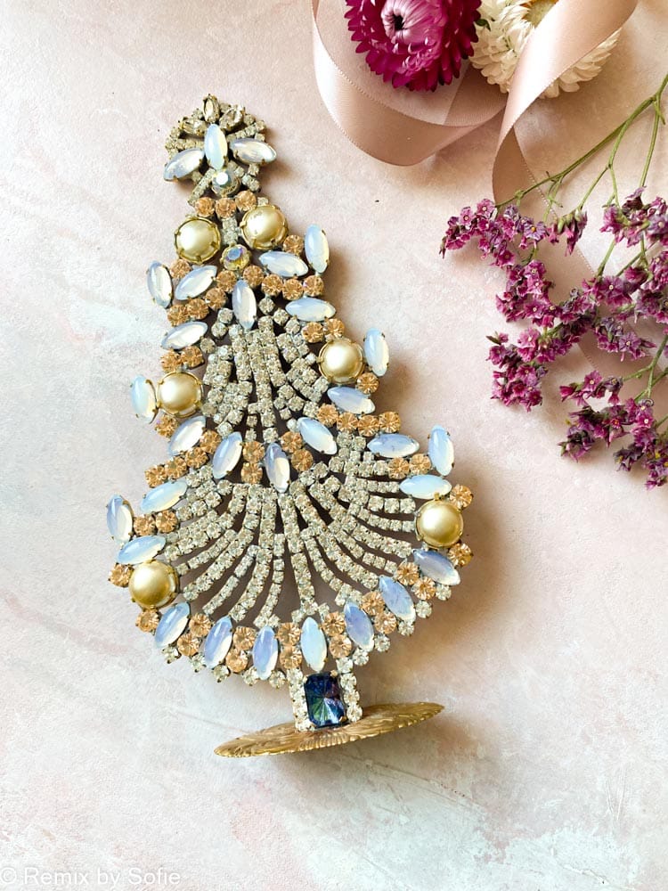 Julgran i rhinestone, rhinestone julgran, rhinestone träd, julgran i rhinestone, vintage julgran, julgran i vintage sten, vintage rhinstone, julgranar i sten, juldekorationer, julgran rhinstones, julprydnad, tjeckiska julgran, remix av sofie, rhinstensjuletræ, juldekorationer, vintage jul, julgran från Tjeckien, tjeckisk jul