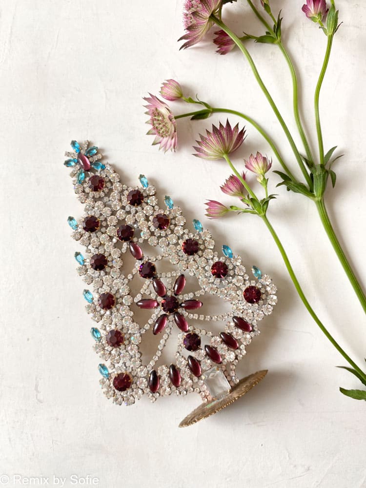 Julgranar i rhinestone, rhinestone julgran, rhinestone träd, julgran i rhinestone, vintage julgran, julgran i vintage sten, vintage rhinstone, julgranar i sten, juldekorationer, julgran rhinstones, julprydnad, tjeckiska julgran, remix av sofie, rhinstensjuletræ, juldekorationer, vintage jul, julgran från Tjeckien, tjeckisk jul