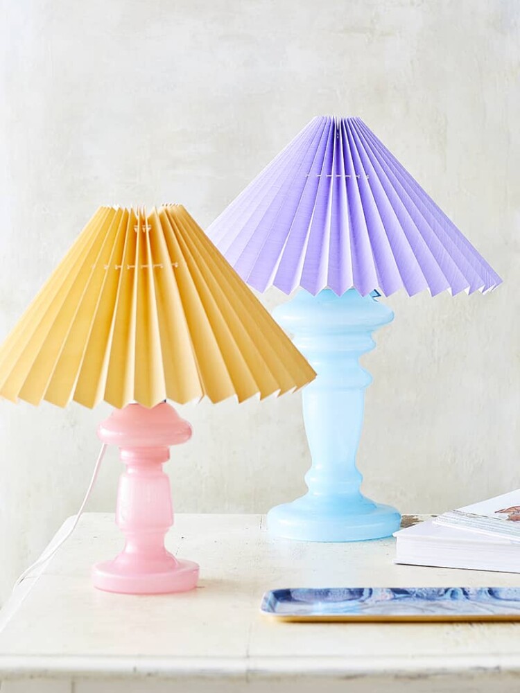 remix av sofie, rosa ros lampor, rosa rosor, bordslampa, opal lampor, opal lampa, rosa rosa lampor, danska desing lampa, munblåsta lampor, bordslampor, färgade lampor, färgade lampor