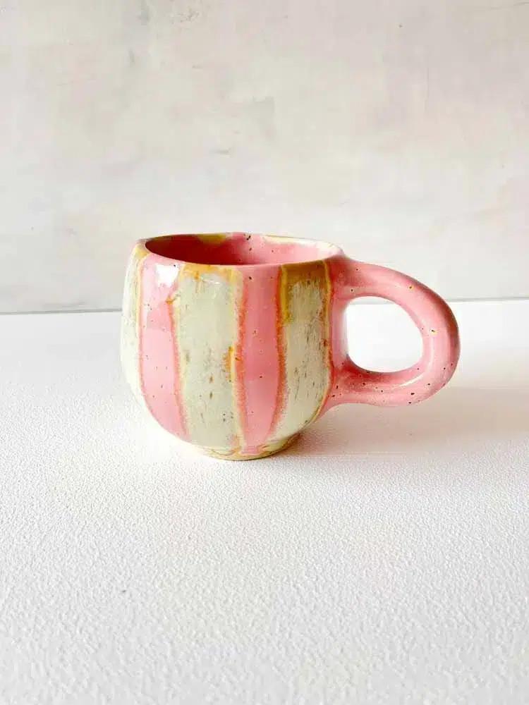 keramik kopp, keramiska koppar, keramisk mugg, kopp med handtag, kopp utan handtag, espresso kopp, cortado kopp, kopp, koppar, remix av sofie, trevlig kopp breda spår ljusgul, kopp i ljusgul, keramiska kopp, keramiska koppar, gul kopp, remix Författare: Sofia, Mia Lindbirk