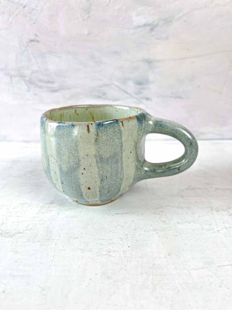 mia lindbirk, handgjorda kupor, keramisk kopp, kopp, kopp med handtag, keramiska kupor, handgjorda, tillverkade i Danmark, designade i Danmark,