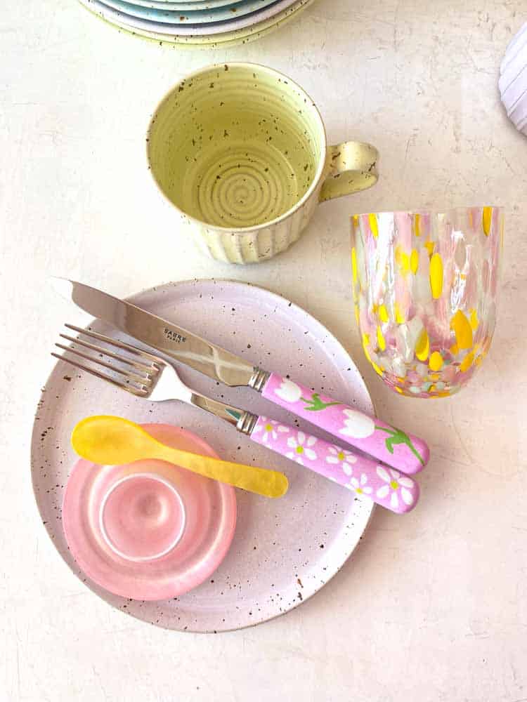 tallrik, frukost tallrik, dessert tallrik, tallrik, handvända plattan, handgjord keramik, keramiska plattor, keramiska plattor, remix av sofie, dukning, trine Lise keramik, trine Lise keramik