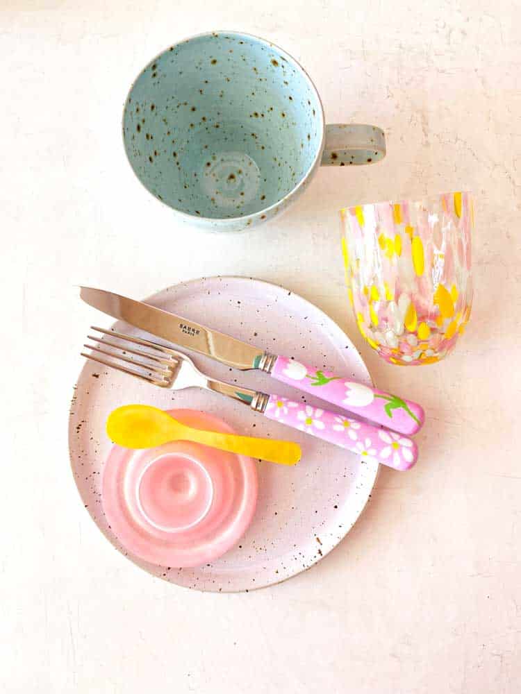 tallrik, frukost tallrik, dessert tallrik, tallrik, handvända plattan, handgjord keramik, keramiska plattor, keramiska plattor, remix av sofie, dukning, trine Lise keramik, trine Lise keramik