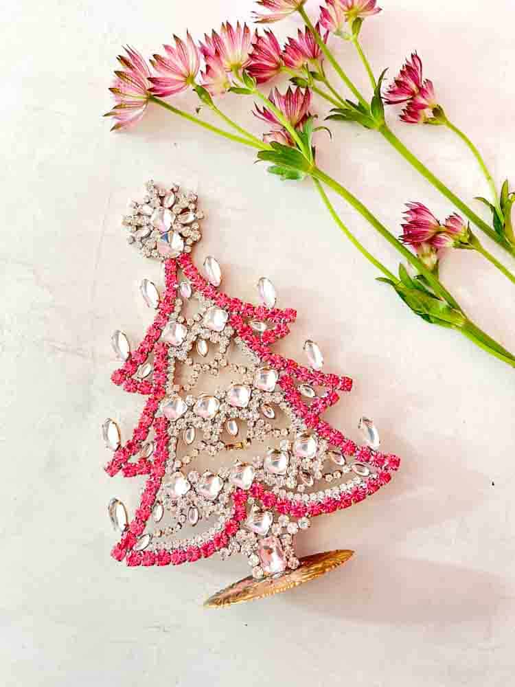 Julgran i rhinestone, rhinestone julgran, rhinestone träd, julgran i rhinestone, vintage julgran, julgran i vintage sten, vintage rhinestone, julgranar i sten, juldekorationer, julgran rhinstones, julprydnad, tjeckiska julgran, remix av sofie, rhinstensjul träd, juldekorationer, vintage jul, julgran från tjeckiska, tjeckiska jul, glitter jul, handgjorda julgranar, julgranar gjorda i Tjeckien, remix av sofie