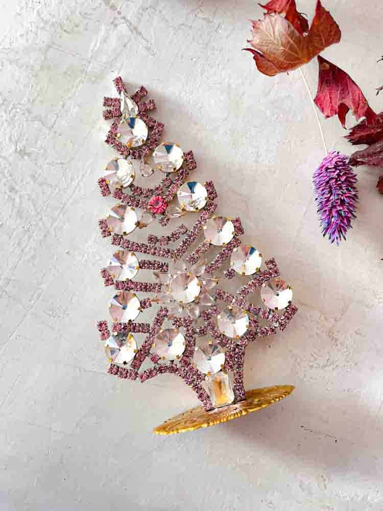 Julgran i rhinestone, rhinestone julgran, rhinestone träd, julgran i rhinestone, vintage julgran, julgran i vintage sten, vintage rhinestone, julgranar i sten, juldekorationer, julgran rhinstones, julprydnad, tjeckiska julgran, remix av sofie, rhinstensjul träd, juldekorationer, vintage jul, julgran från tjeckiska, tjeckiska jul, glitter jul, handgjorda julgranar, julgranar gjorda i Tjeckien, remix av sofie