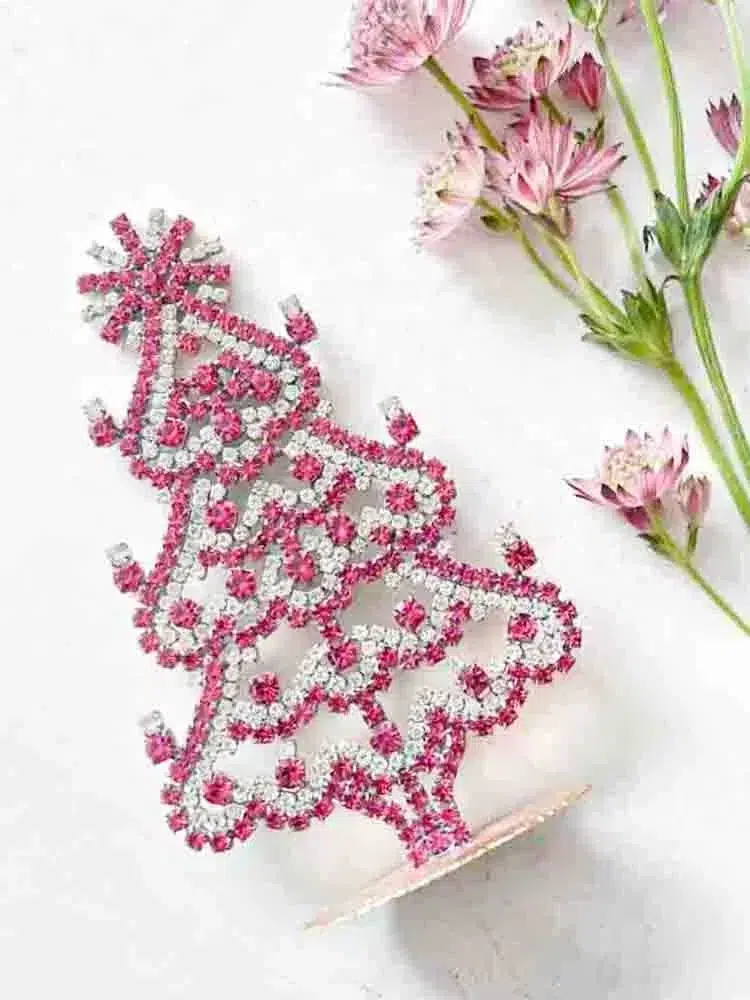 Julgran i rhinestone, rhinestone julgran, rhinestone träd, julgran i rhinestone, vintage julgran, julgran i vintage sten, vintage rhinestone, julgranar i sten, juldekorationer, julgran rhinstones, julprydnad, tjeckiska julgran, remix av sofie, rhinstensjul träd, juldekorationer, vintage jul, julgran från tjeckiska, tjeckiska jul, glitter jul, handgjorda julgranar, julgranar gjorda i Tjeckien, remix av sofie
