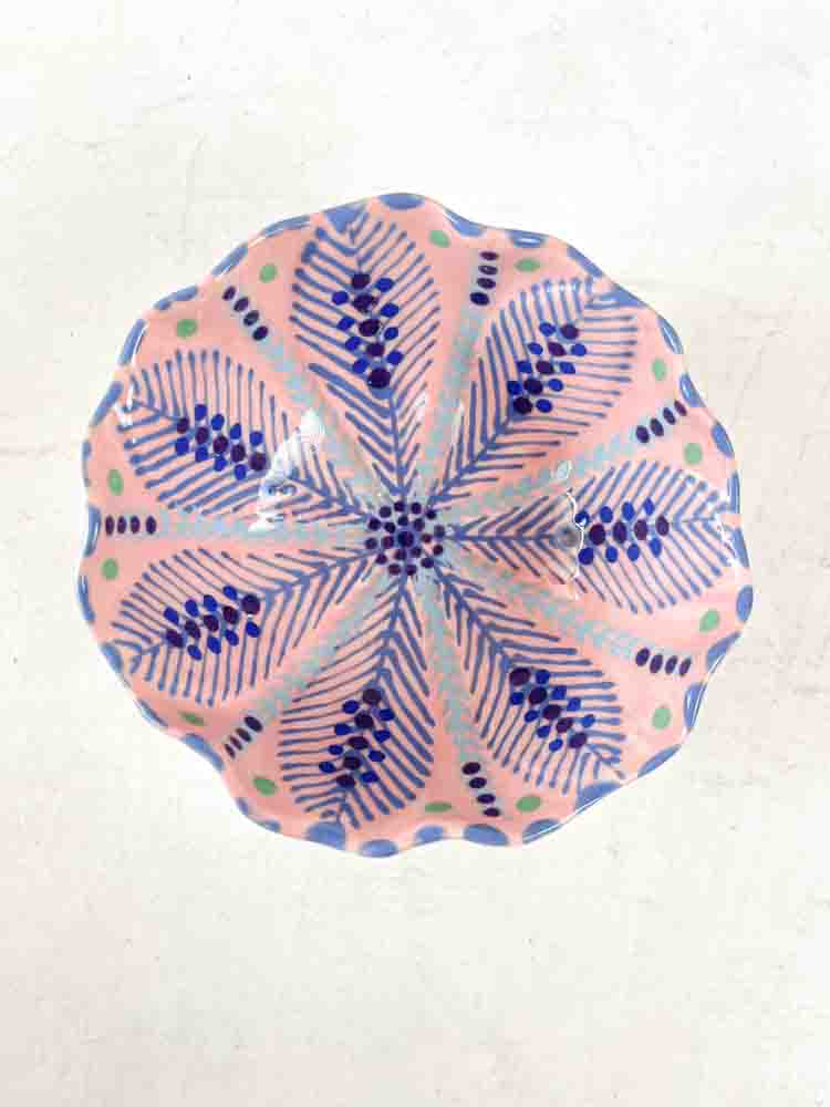 keramik mahaba serie, kärlek serie, borr täcka, tallrikar, skålar, små skålar, handmålade, rosa, ljusgul, keramiker arbete, remix av sofie, keramik