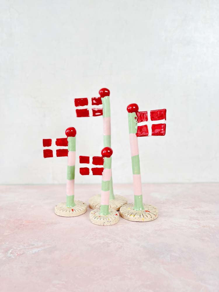 flagga från lerspelet, flaggor från lejonhålan, dansebrosflagg, flagga i keramik