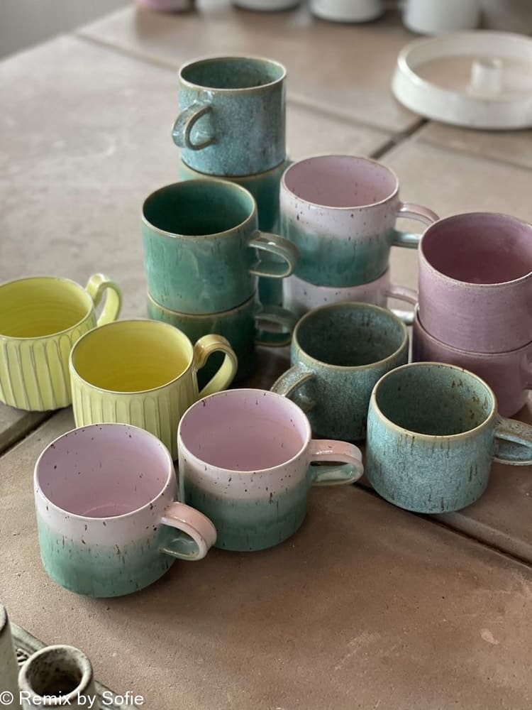 triné Lise keramik, räfflad kopp, kopp, handvänd kopp, keramisk kopp, tekopp, kaffekopp, lattekopp, kopp med handtag, triné Lise keramik, cappucino kopp, stengods kopp, keramisk kopp, mögel,