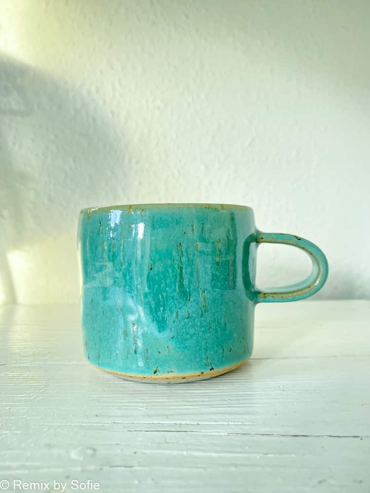 triné Lise keramik, räfflad kopp, kopp, handvänd kopp, keramisk kopp, tekopp, kaffekopp, lattekopp, kopp med handtag, triné Lise keramik, cappucino kopp, stengods kopp, keramisk kopp, mögel,