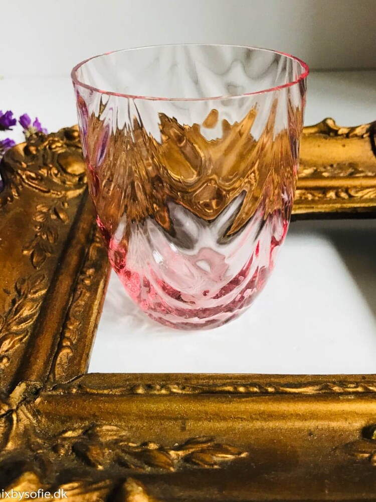 Anna von Lipa Wawe glas i rosa