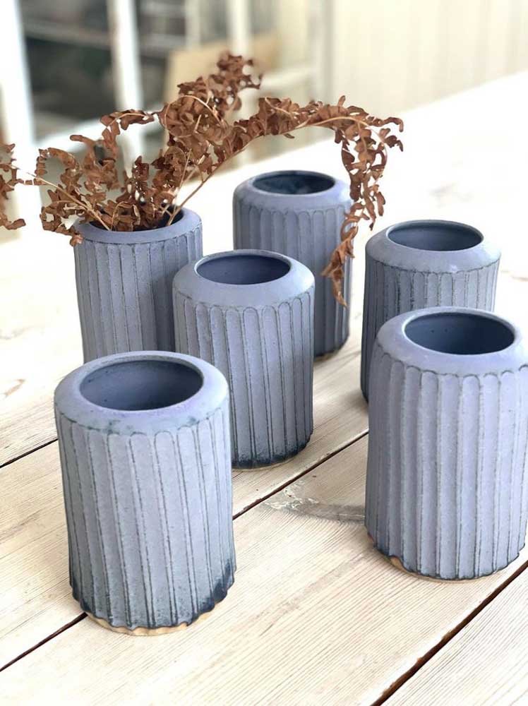 Keramikvas med spår i blått
