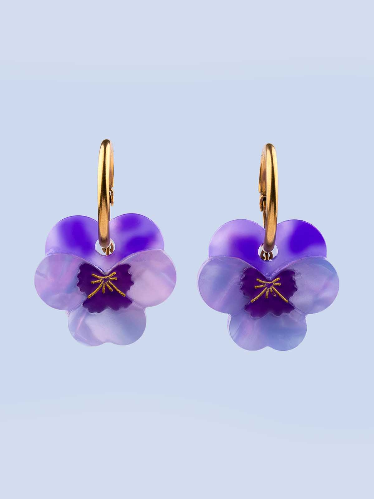 lila örhängen med styvmor blommor cou cou suzette