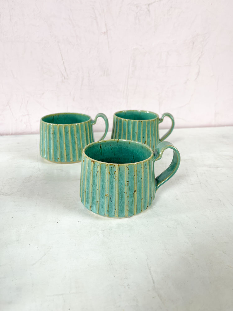 Trine Lise keramik, keramik, koppar med handtag, räfflade koppar. remix av Sofia, koppar, kaffekoppar, pastellkoppar.