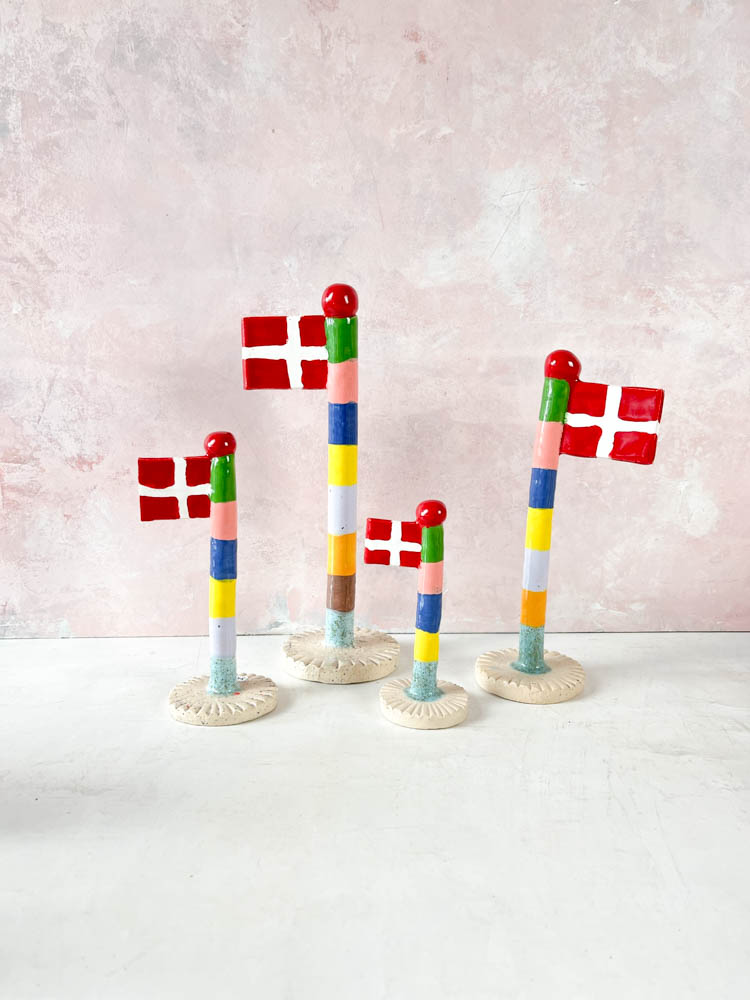handgjorda keramiska flaggan från lera spela i gökarna andas - födelsedag flagga - TheClayPlay