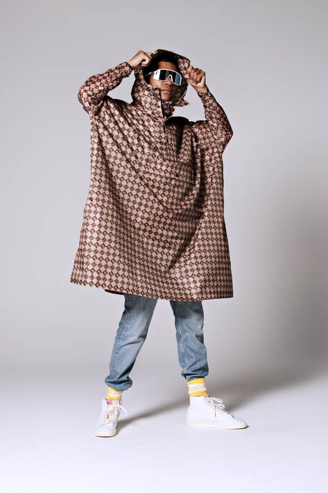 Rainkiss Rain Poncho i återvunnen plast Digi Damier i brun