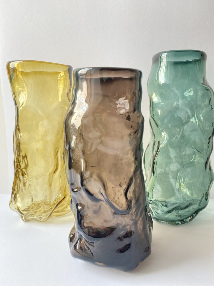 munblåst curl vas i transparent bärnsten från marie retpen