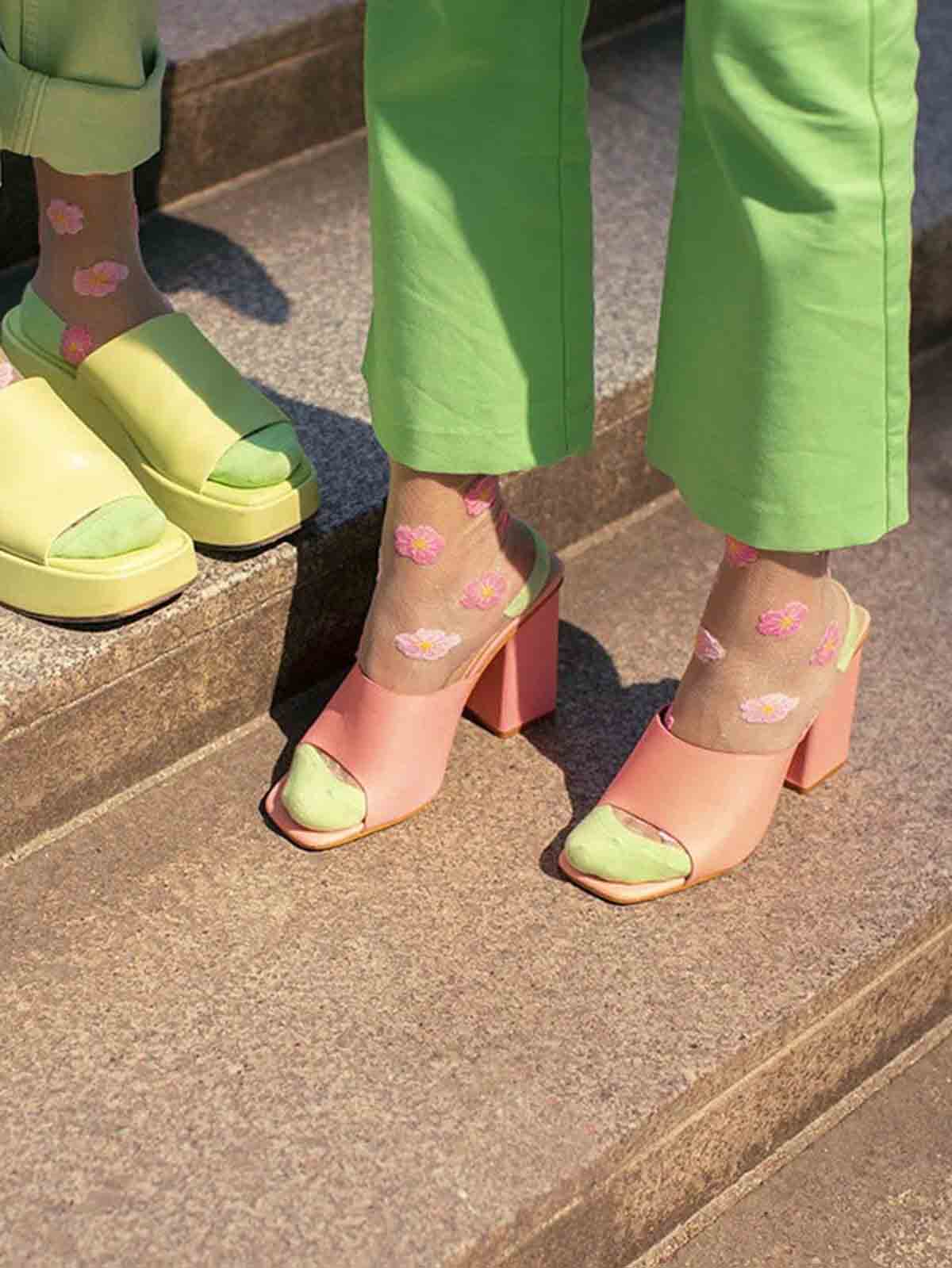cou cou suzette transparenta nylonstrumpor med blommor