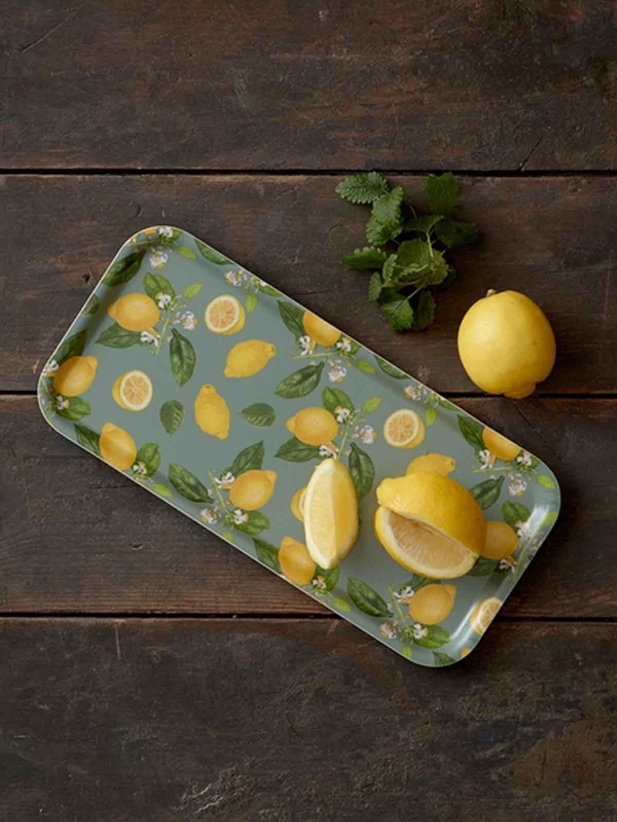 koustrup & co. långsträckt bricka i björkträ med citroner