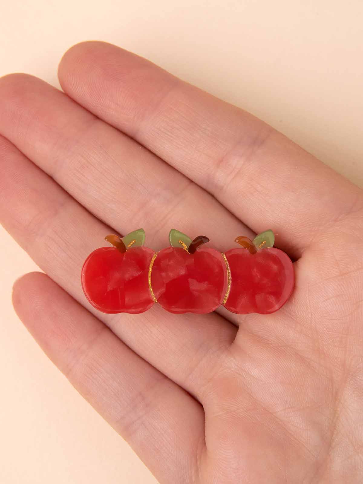 cou cou suzette hårnål röd med röda äpplen