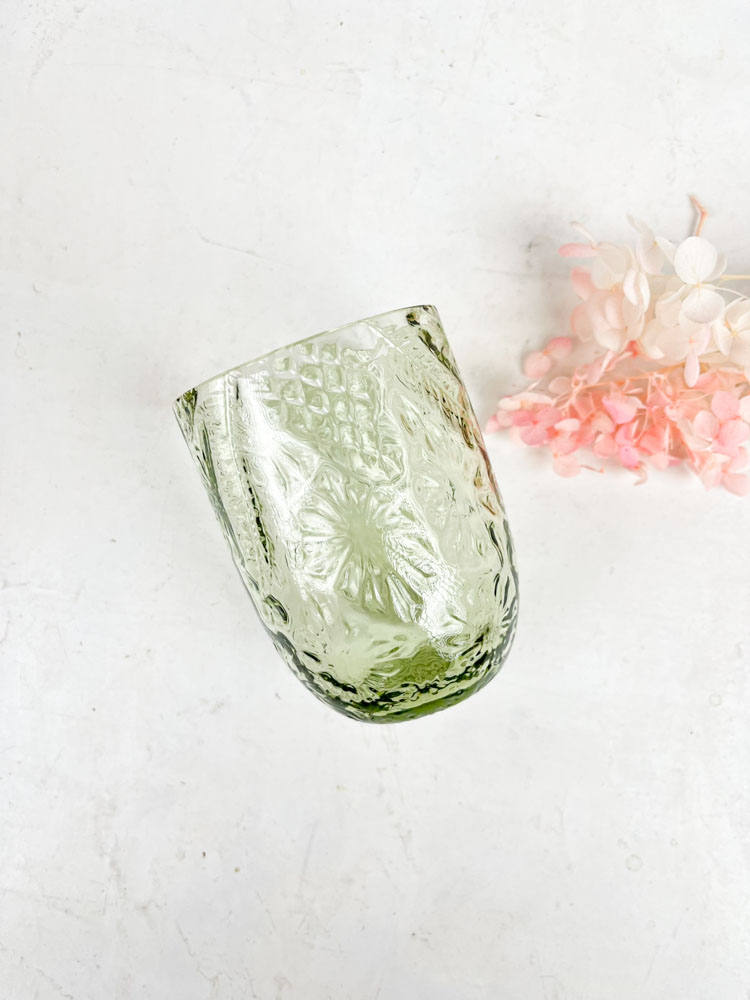 Blanda och matcha dricksglas från Anna von Lipa med Flower