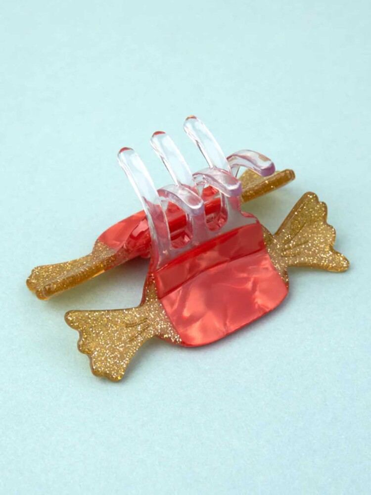 hårklipp från cou cou suzette med julgodis i rött