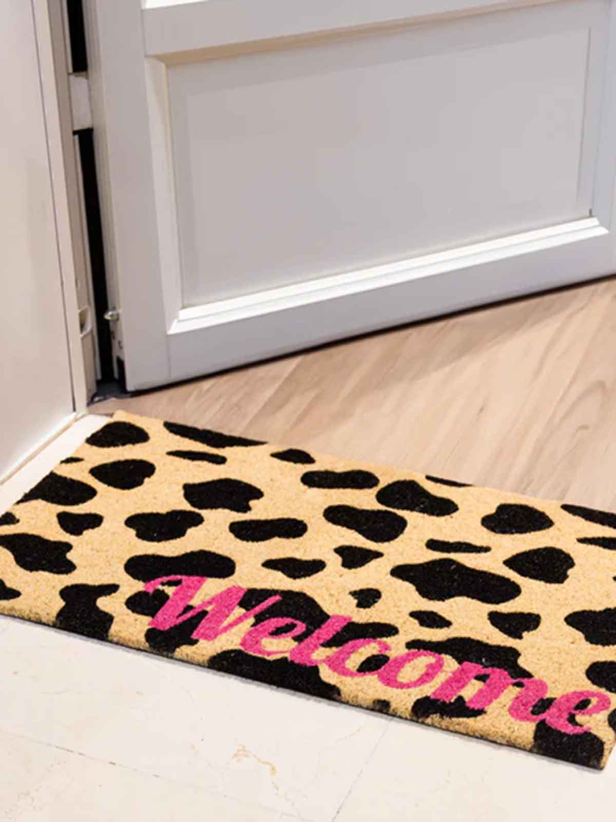 dörrmatta kokosnöt med lepardplattor och rosa välkommen