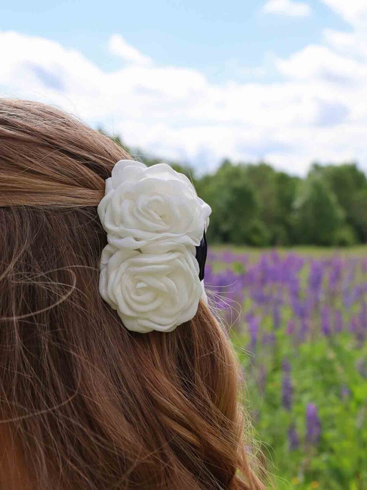 Hårklämma med blommor