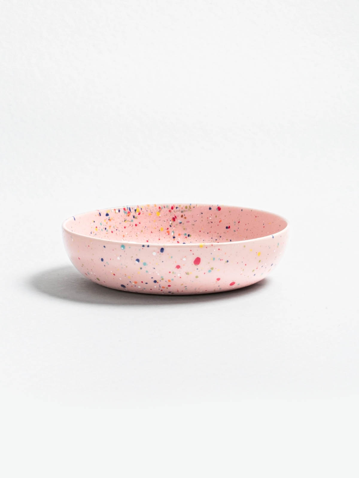 Remix från Sofie konfettiserie pastatallrik från ägget hemma, djup rosa tallrik