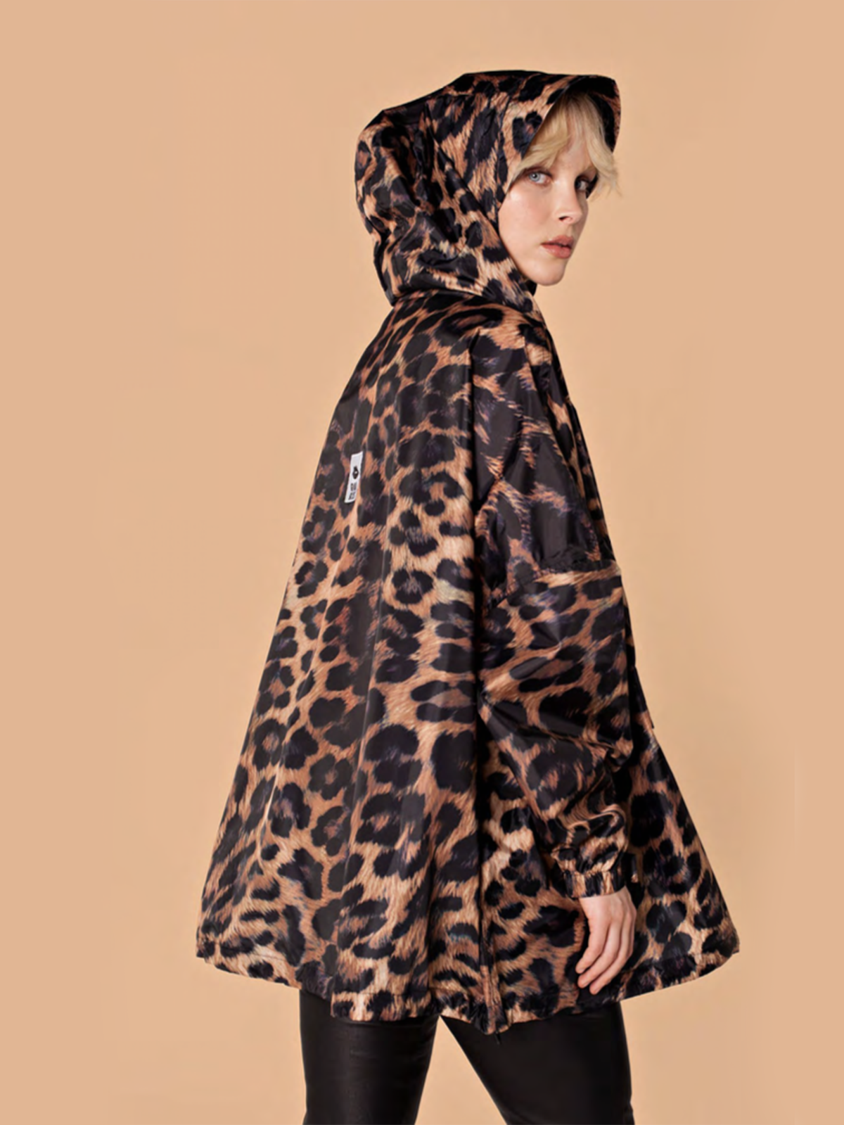 rainkiss ragnjakke svart och brun leopard