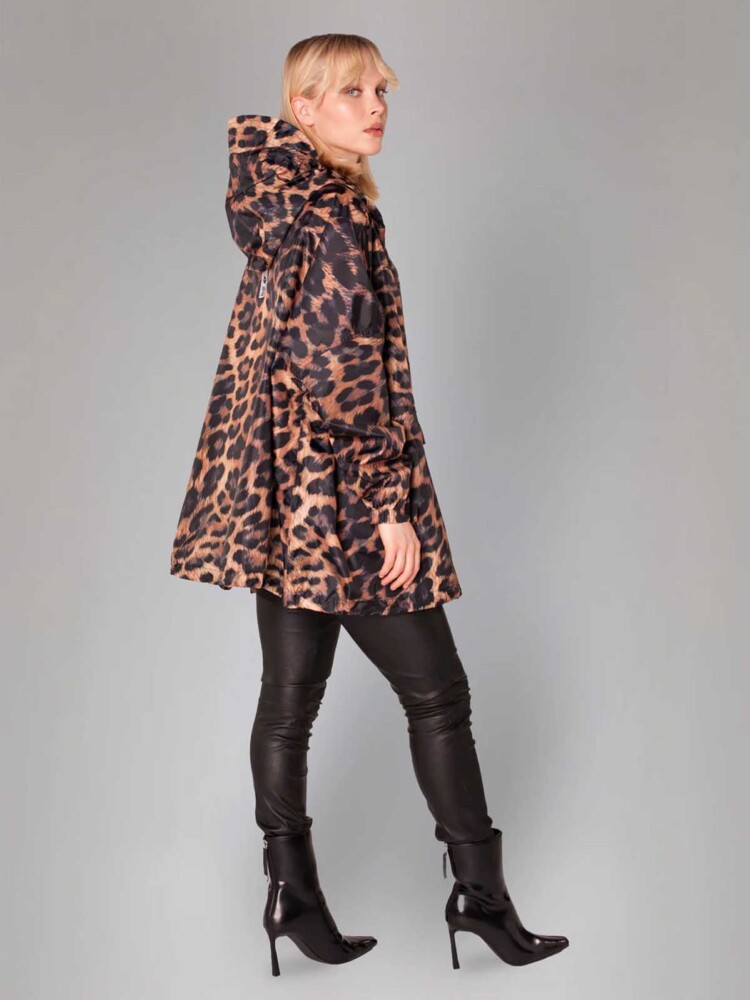 regnkissa ragnjakke svart och brun leopard