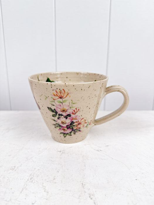 by Sofia Karolina - rosa blommugg med beige blommor