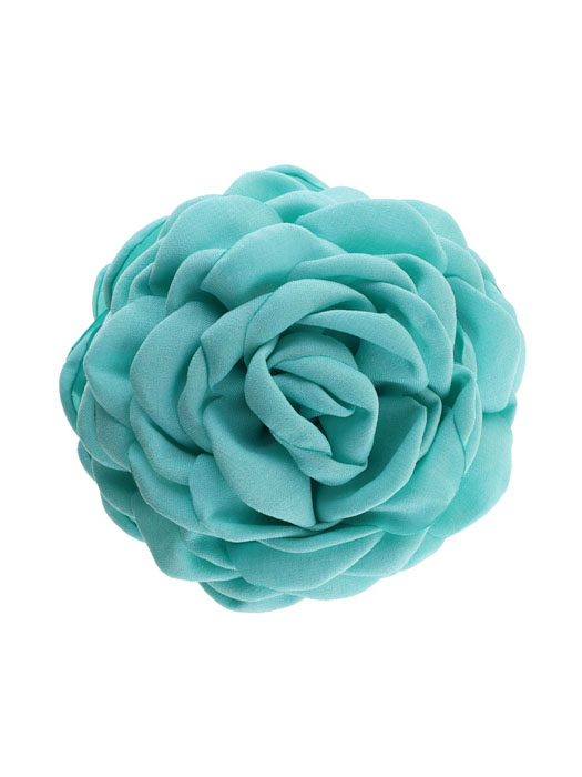 Genom att stara lstor hårklämma tusensköna med blommor