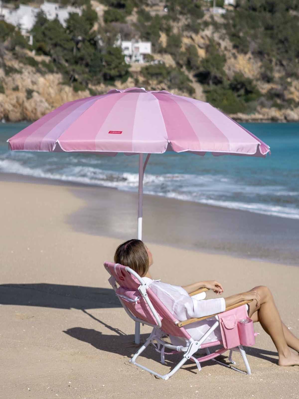 Parasoll och andra föremål för stranden