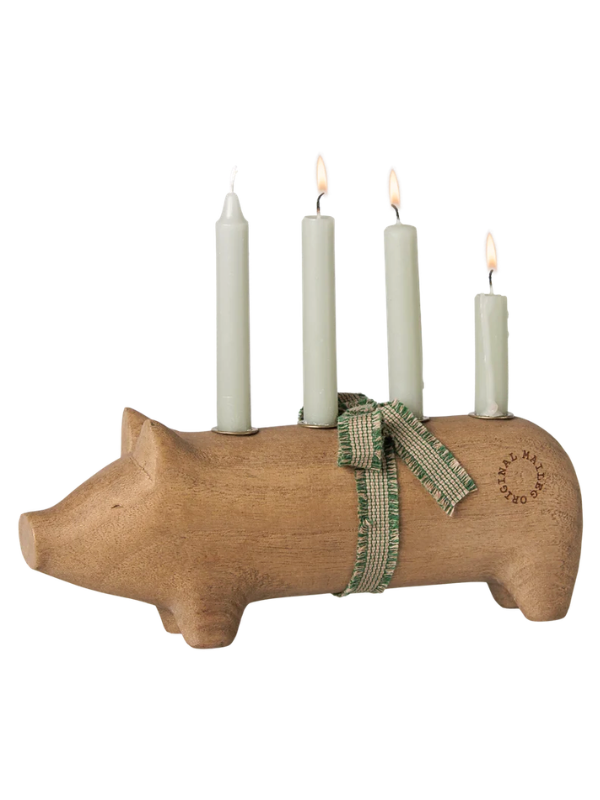 Adventsljusstake - Mellan grisar i naturen